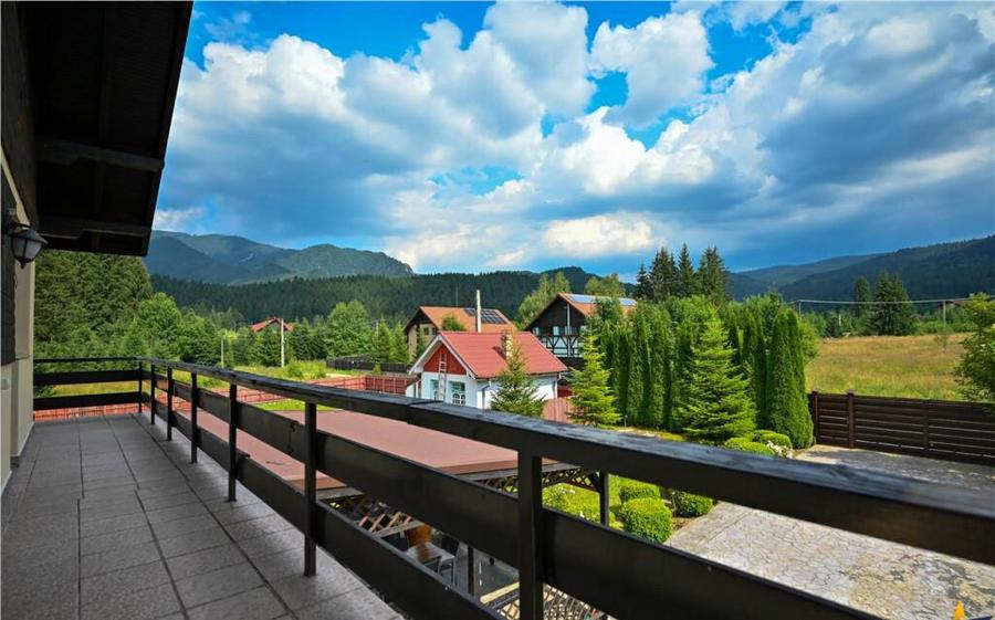 FILM!Resedinta cu farmec montan, domeniu de 1.700 mp,cadru s - 6