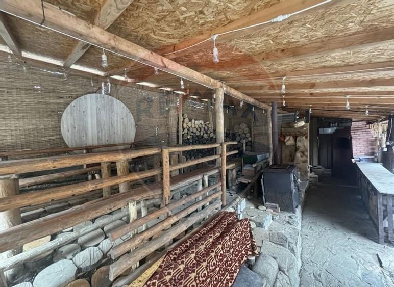 Casă / Vilă cu 7 camere de vânzare - 7