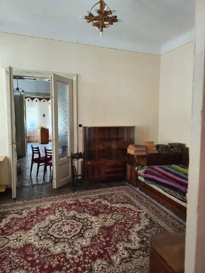Casă spațioasă de vânzare – zonă ultracentrală, oportunitate excelentă investiți - 4
