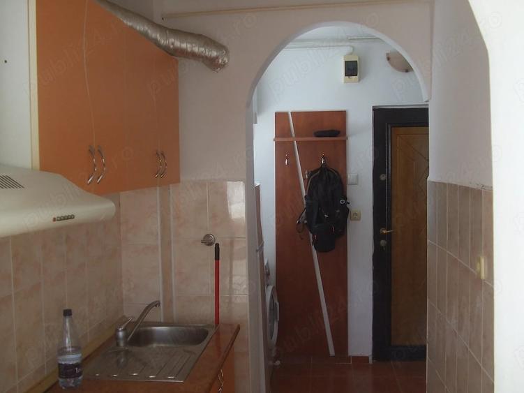 Garsonieră decomandată în Central