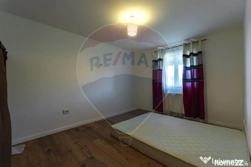 Casă cu 7 camere cu Teren 1007 Mp în Stupini