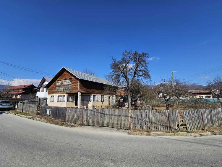 Casa cu teren 598 mp de vanzare in Comarnic | Vedere spre munte - 8