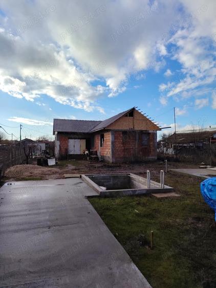 Teren ?i Casa la rosu - 1