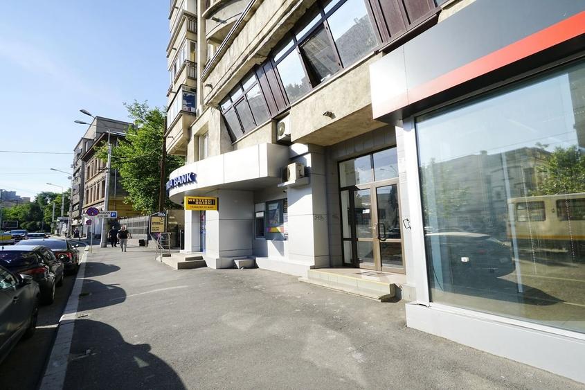 Spatiul comercial 100 mpu str.Sf Vineri colt cu B-dul Corneliu Coposu - 3
