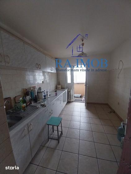 Apartament 3 camere, Blvd Republicii, et 8/10 - 88900 euro negociabil - 4