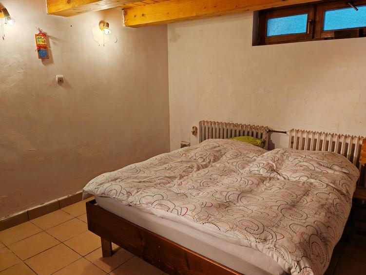 Casă individuală cu 5 camere cu Canalizare în Caragiale