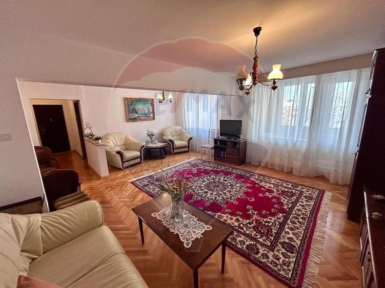 Apartament cu 4 camere de inchiriat- zona ULTRACENTRALA - 1