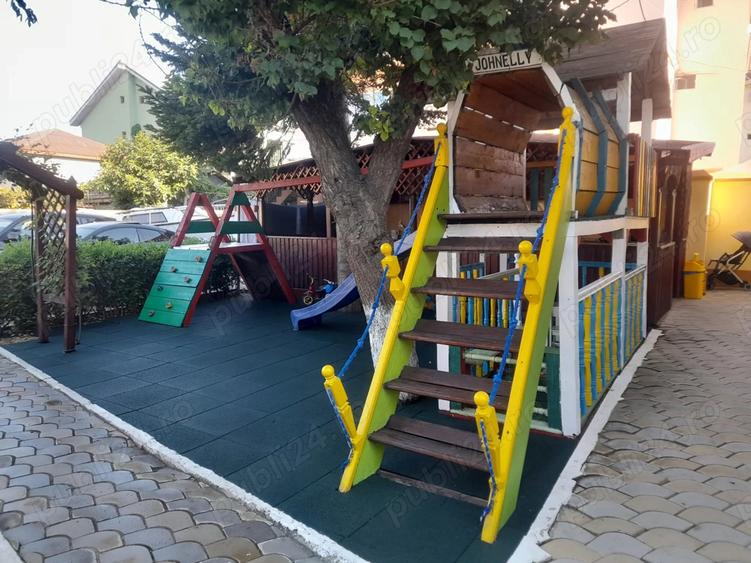 Pensiunea de vanzare Costinesti str.Meduzei , 14 camere - 10