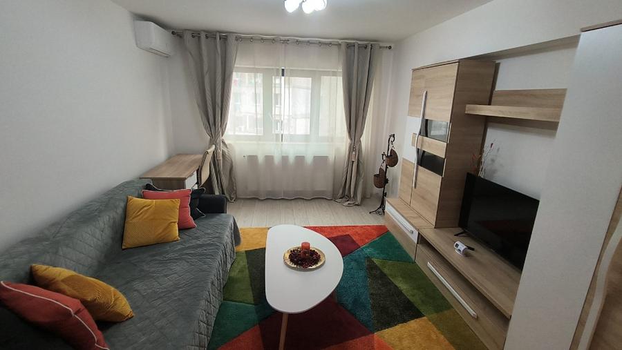 Proprietar închiriez ap 2 cam bloc nou  - 1