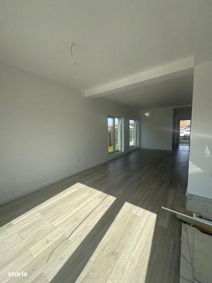 Duplex Mosnita 4 camere 2 bai Asfalt Toate utilitatile - 5