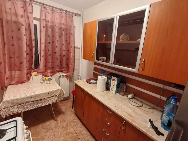 Inchiriez apartament 2 camere in zona micro 6 Pavcom Targoviste - 2