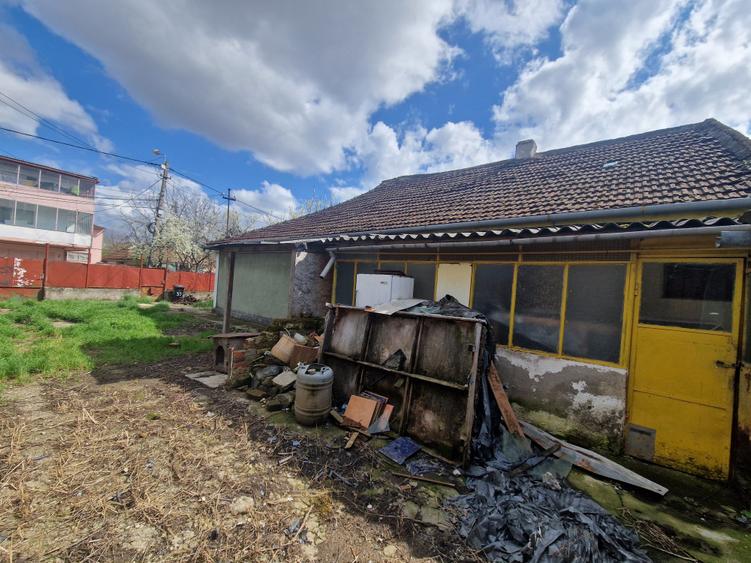 in frumoasa zona RONAT-la vanzare teren cu casa pentru renovare sau demolare - 5