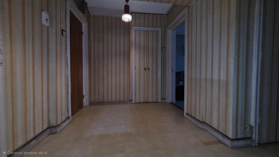 Tomis 1 - ap 3 cam, et 4/4 , gaze la usa (necesita renovare) - 7