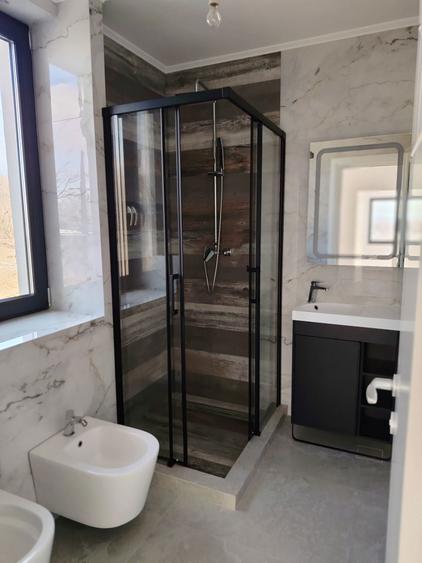 Casa moderna Barnova / constructie solida cadre / finisaje peste medie - 3