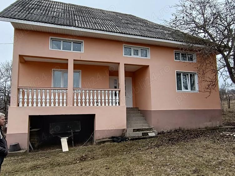 Casă cu 2 camere cu Teren 4442 Mp în Bârsău