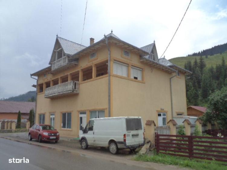 Casa cu 4 camere, etaj ?i depozit- Fundu Moldovei- Suceava - 1