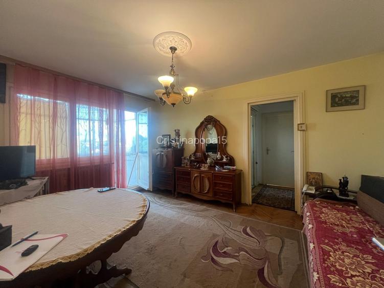Apartament cu 2 camere, semidecomandat, situat in zona Podul de Piatra-Cantemir Apartament cu 2 camere, semidecomandat, situat in zona Podul de Piatra-Cantemir