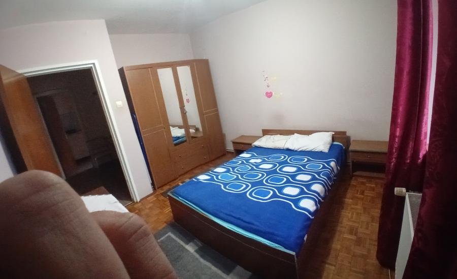 proprietar, inchiriez apartament 3 camere decomandat in Strand - 2