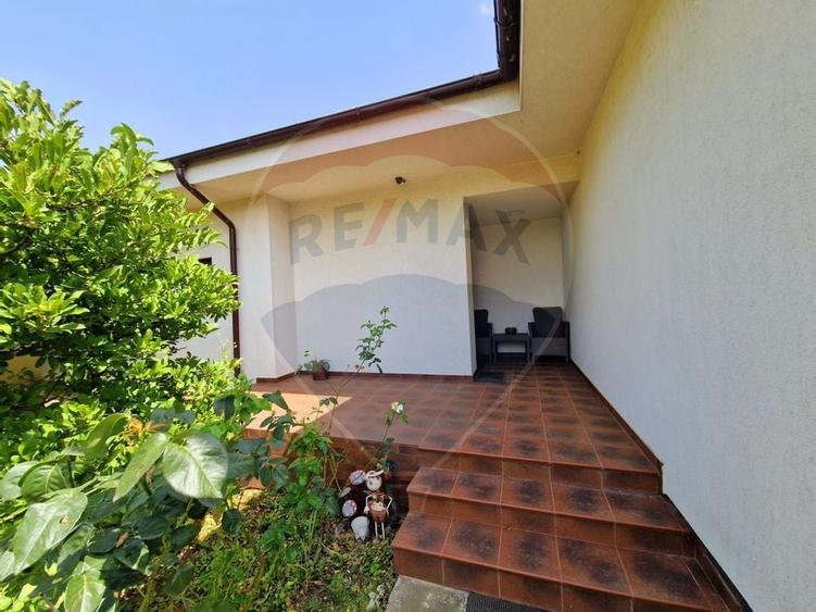 Casă / Vilă cu 4 camere de vânzare - 30