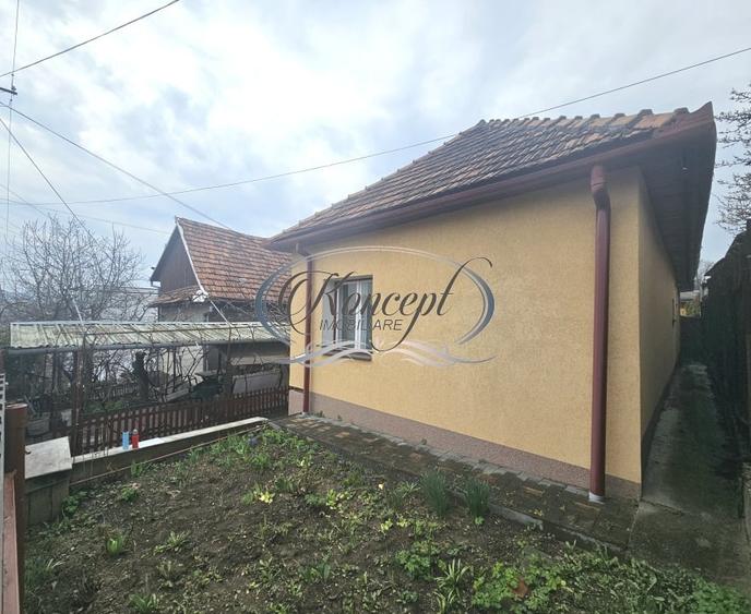 Casa solida cu teren drept si pozitie retrasa - 2