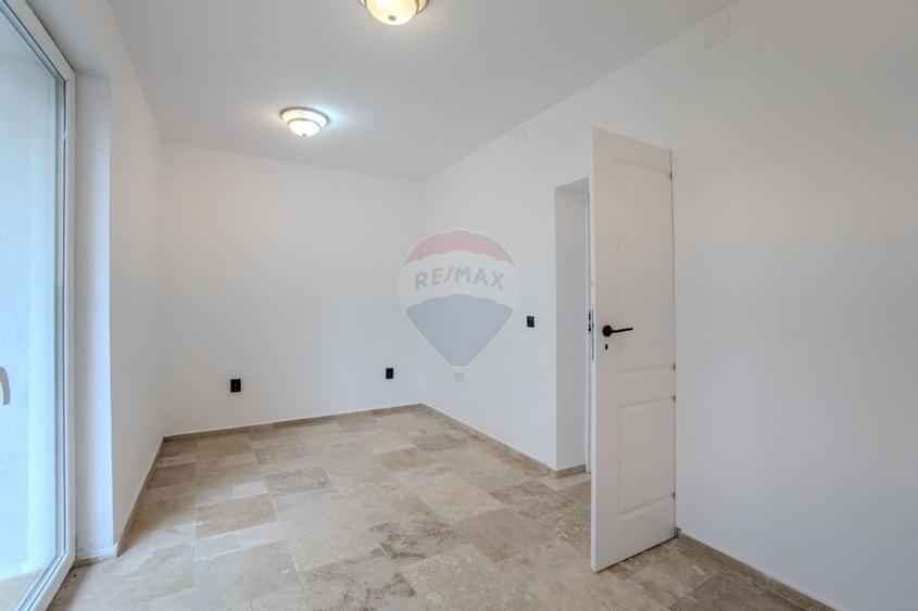 COMISION 0 | Birou modern si luminos la casa cu gradina privata - 10