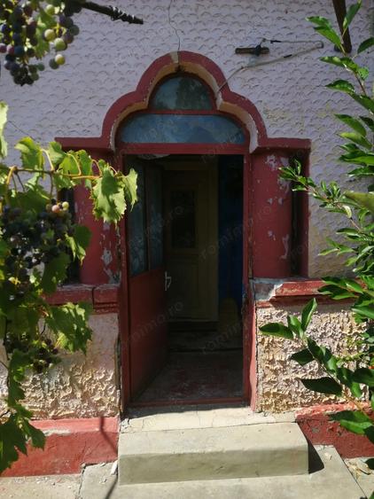 Teren intravilan de vanzare pe care se afla o casa batraneasca - 6