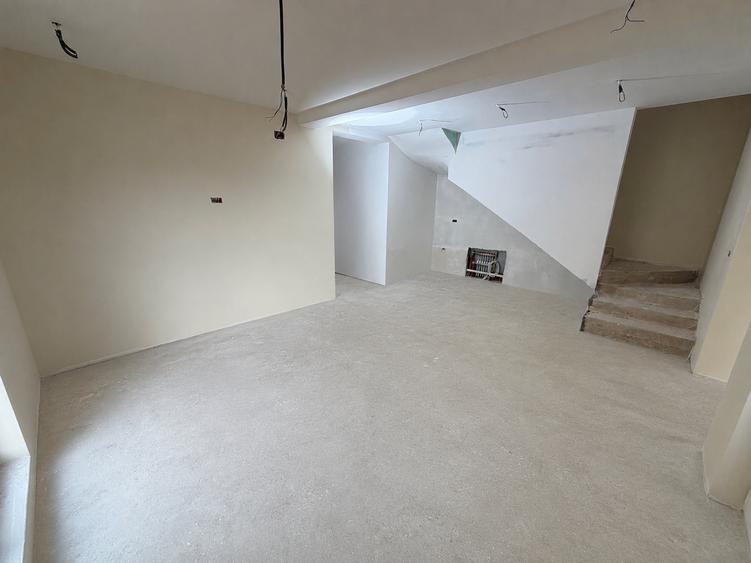 Duplex cu 5 camere cu Teren 397 Mp în Moșnița Nouă
