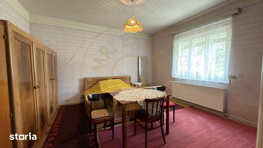 Casa 4 camere, Teren 1955 mp Str. Vezendiului Nr. 366 - Loc. Petresti, - 4