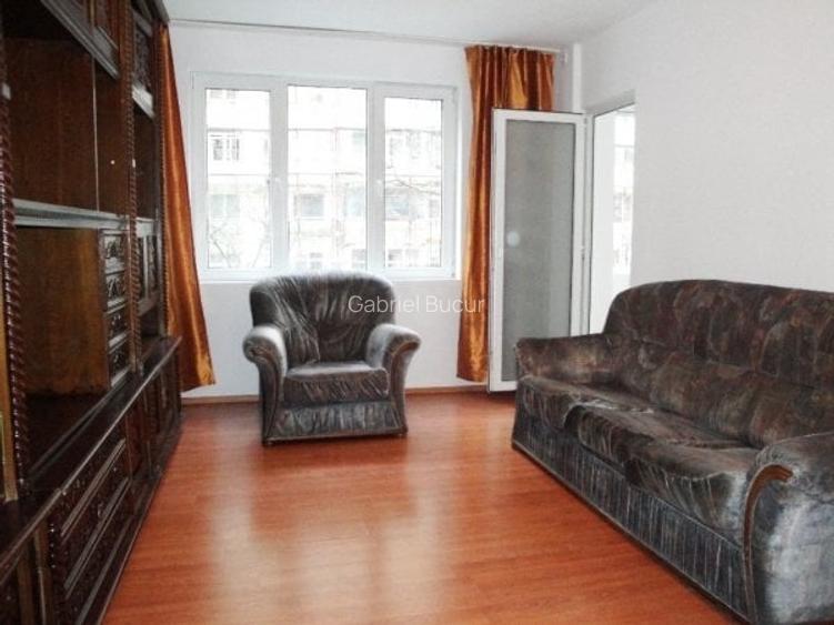 Apartament cu 3 camere decomandat în Titan Apartament cu 3 camere decomandat în Titan