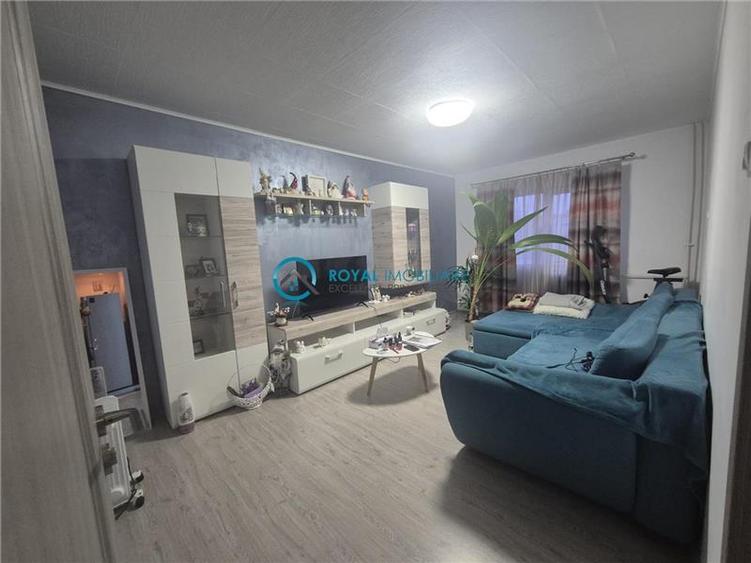 Royal Imobiliare - Vanzare apartament 2 camere zona 9 Mai - 2