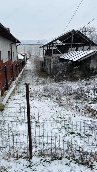 Vand casa ?i teren Pucioasa - 1