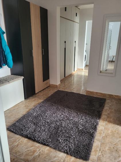 Va propun spre inchiriere un apartament cu 3 camere, decomandat, cu bucataria in - 9