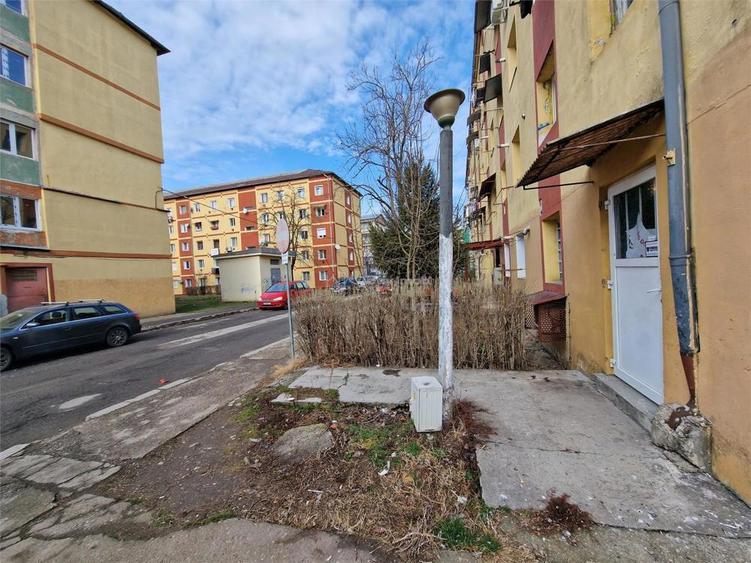 Resita Vanzare Spatiu Com.Parter,Zona Aglomerata - 9
