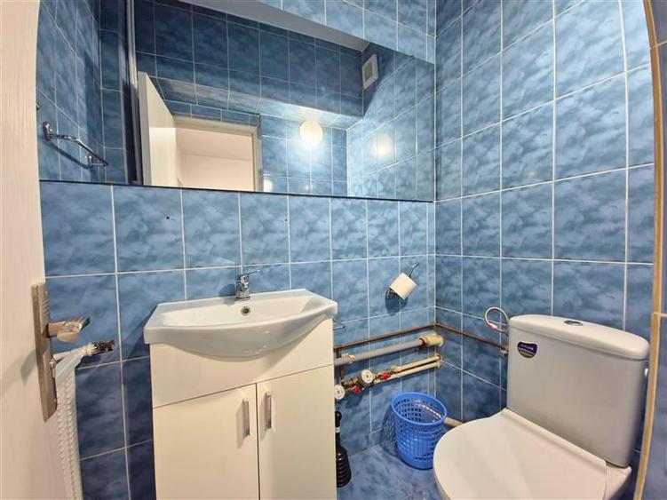 DE INCHIRIAT - 3 CAMERE, CENTRAL, BLOC CU LIFT - 9