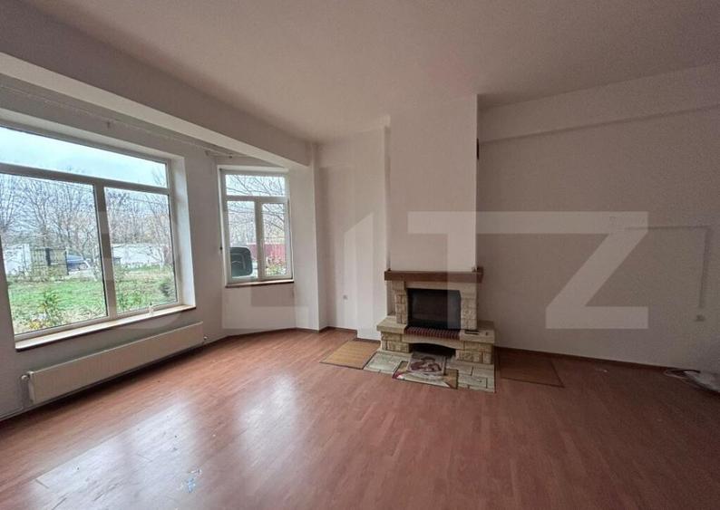 Casa cu 7 camere, 4 bai, 330 mp, 900 mp curte, zona Ford - 1