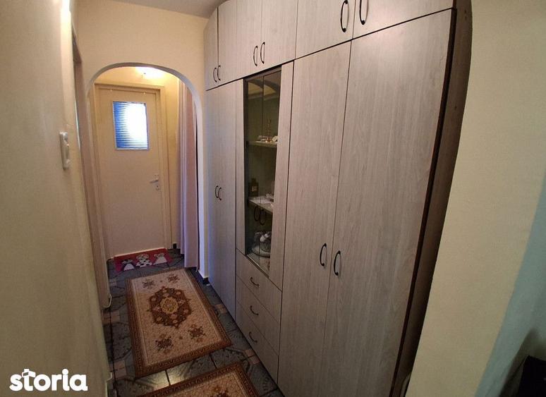 Apartament cu 3 camere decomandat, mobilat în Canta
