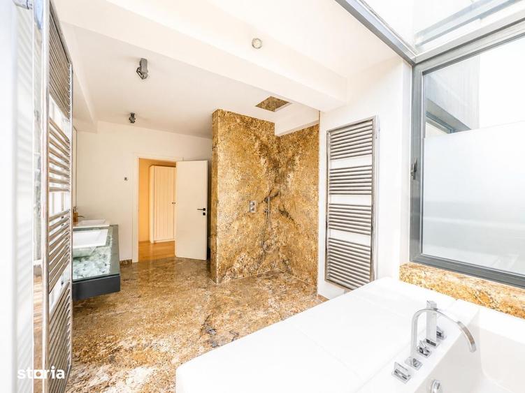 Casă cu 4 camere cu Teren 700 Mp în Central