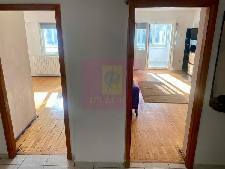 Apartament cu 4 camere decomandat, mobilat în Decebal