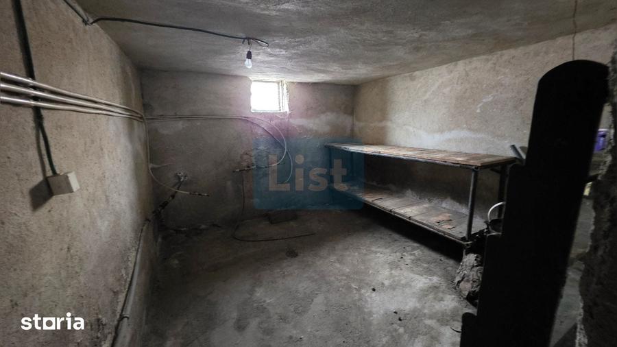 Casă cu 8 camere cu Teren 441 Mp în Central