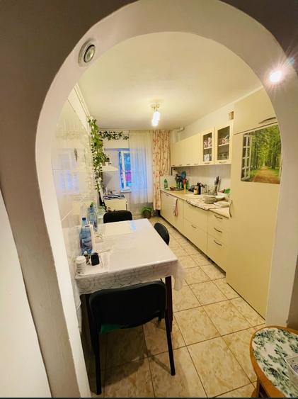 Apartament cu 3 camere decomandat în Sud