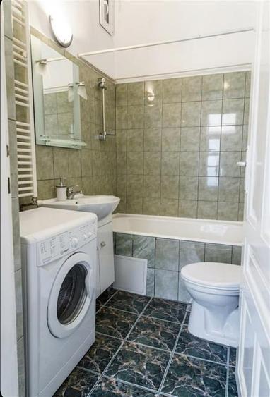 Casă cu 3 camere cu Canalizare în Ultracentral