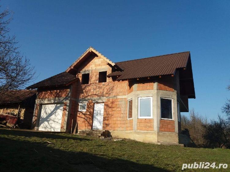 Casă cu 4 camere cu Teren 50000 Mp în Pinticu