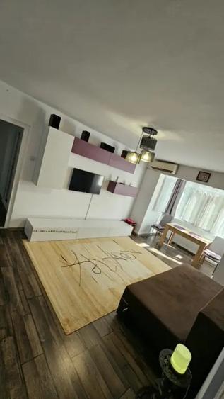 Apartament cu 3 camere semidecomandat în Tomis Nord