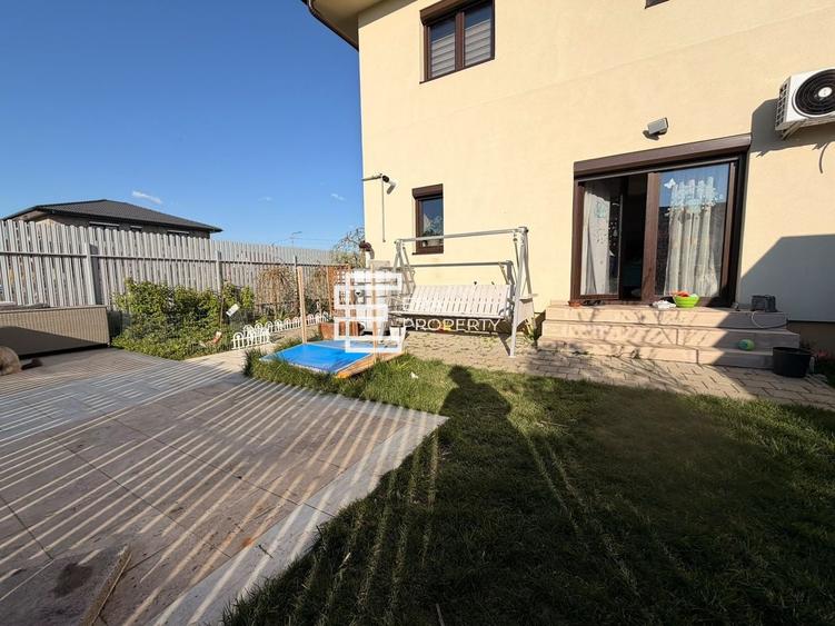 Duplex cu 5 camere cu Canalizare în Cristian