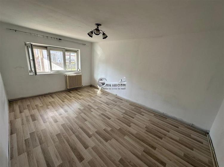 Apartament cu 3 camere decomandat în Bd. Independenței