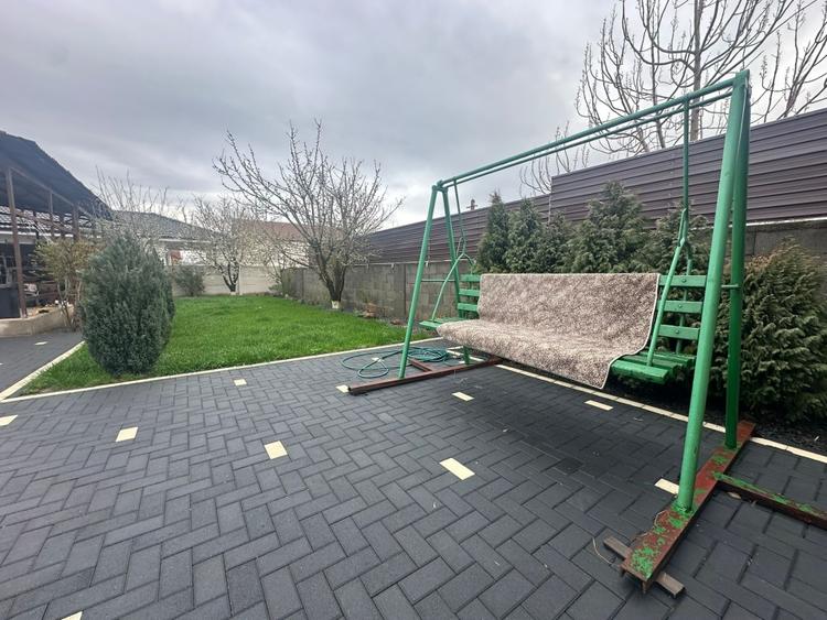 Casă individuală cu 5 camere cu Canalizare în Micești