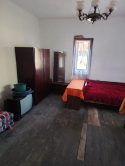 Casă cu 4 camere în Vânători