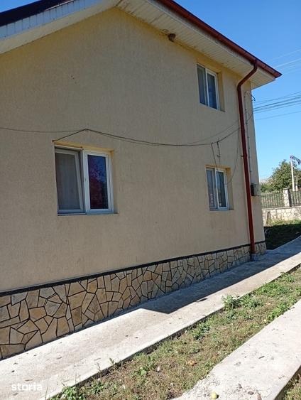 Casă cu 5 camere cu Teren 5500 Mp în Central