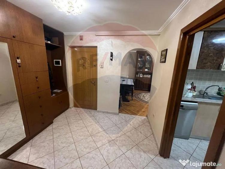 Apartament cu 3 camere decomandat în Central