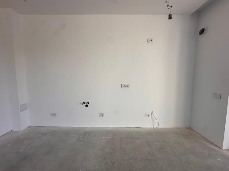 Apartament cu 3 camere semidecomandat în Iancu Nicolae